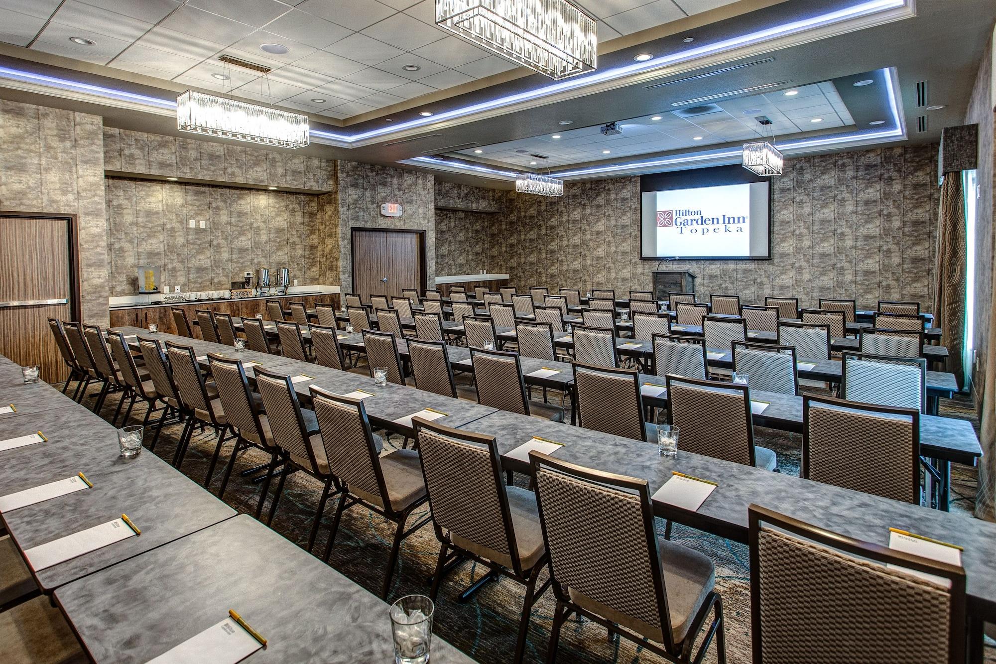 Hilton Garden Inn Топика Экстерьер фото
